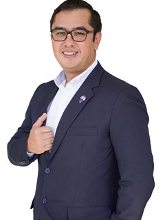 Associate in Training - Victor Ferreira - RE/MAX EXCLUSIVE