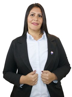 Mäklarpraktikant - Carolina Perez - RE/MAX ROYAL