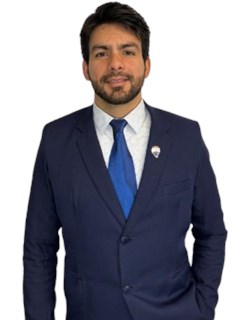 Associate in Training - Carlos Flecha - RE/MAX CENTRAL