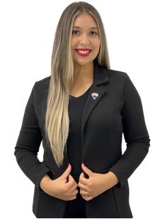 Associate in Training - Camila Narvaja - RE/MAX EXCLUSIVE