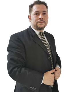 Associate in Training - Javier Vázquez - RE/MAX PROGRESS
