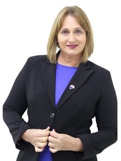 Estela Servin - RE/MAX ROYAL