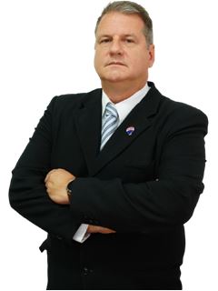 Associate in Training - Fernando Ramírez - RE/MAX CENTRAL