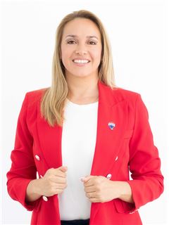 Associate in Training - Viviana Ramírez - RE/MAX PREMIER