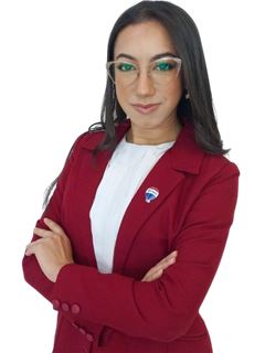 Associate in Training - Lorena Velázquez - RE/MAX FENIX