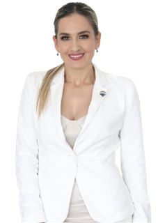 Mäklarpraktikant - Nelly Gimenez - RE/MAX ROYAL