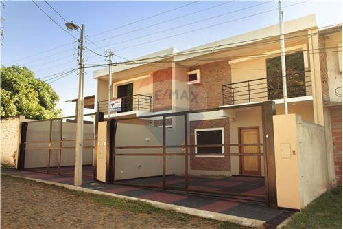 Venda-Duplex-Paraguay Central Luque  Tajy Poty c/ Britez Borges  -  Tajy Poty c/ Gral. Manuel Britez Borges  - -143081028-39