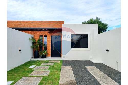 Venda-Duplex-Paraguay Central Luque-143075124-19
