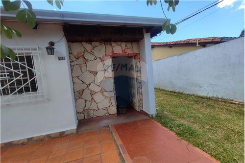 Eladó-szabadonálló ház-Paraguay Central Lambaré  GASPAR RODRIGUEZ DE FRANCIA  -  PAKURI  - -143025155-50