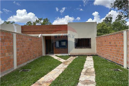 Venta-Duplex-Paraguay Central Limpio El Peñón  Teniente Leon Ibarra  -  A 2 cuadras de la Av. San José  - -143014125-128