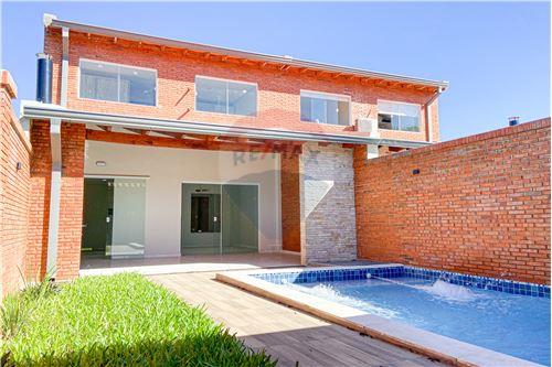 For Sale-Duplex-Paraguay Central Luque  Barrio Cerrado Arapoty  -  Ruta Gral Aquino  - -143063051-143