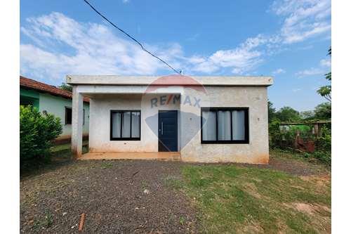 For Sale-House-Paraguay Itapúa Encarnación 6000  Barrio San Isidro  -  Barrio San Isidro  - -143085002-129