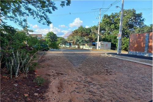 For Sale-Land-Paraguay Central Luque  Calle 3, con Calle Republica  -  Villa Constancia.  - -143061070-2