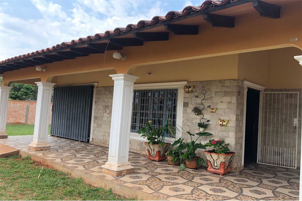 Casa - Venta - Paraguay Central Guarambaré - 143066001-113 , - RE/MAX  Paraguay