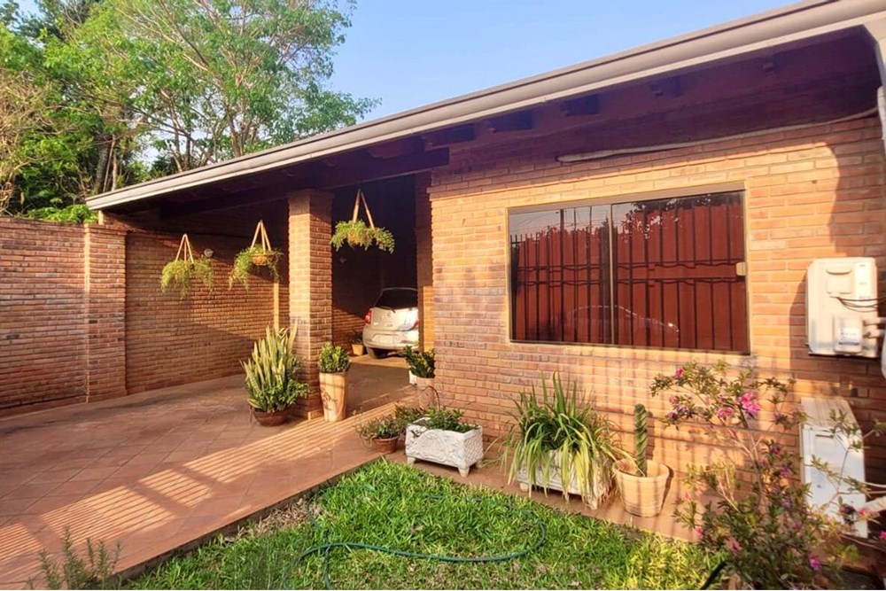 Casa - Venta - Paraguay Central Luque - 143020014-198 , - RE/MAX Paraguay