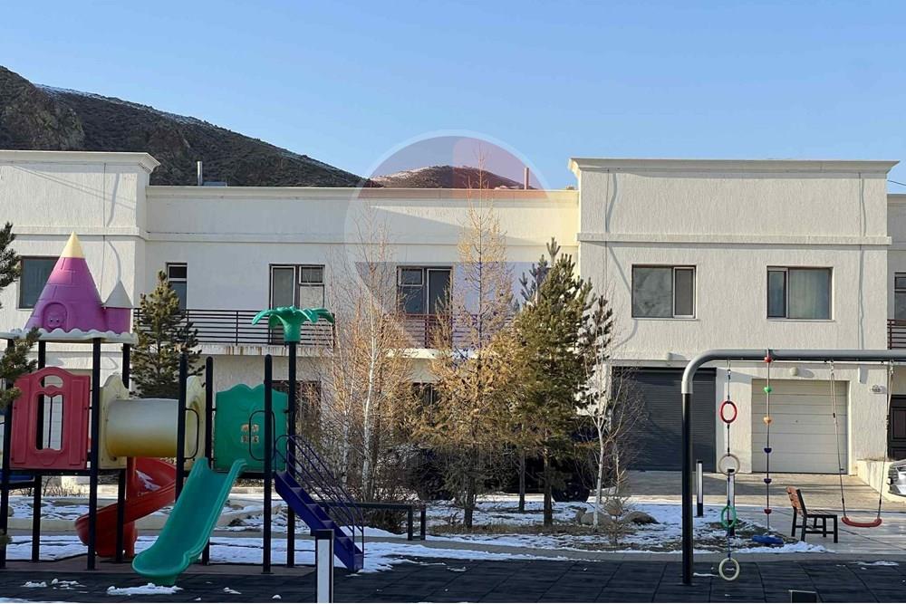 Residential - Townhouse - Bayanzurkh, Mongolia - MN - 597787506_1366355108834992_6548238779004180968_n.jpg - 119012113-328