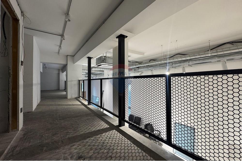 Commercieel - Laden/Einzelhandel - Баянзүрх, Монгол - MN - IMG_0191.jpeg - 119012221-511