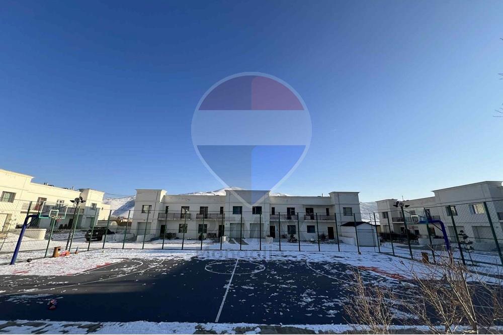 Residential - Townhouse - Bayanzurkh, Mongolia - MN - 595110447_1366355318834971_4001404688776661394_n.jpg - 119012113-328