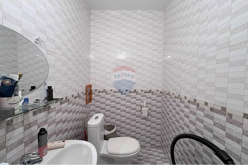 Residential - Condo/Apartment - Bayangol, Mongolia - MN - 7.jpg - Toilet  - 119030118-19