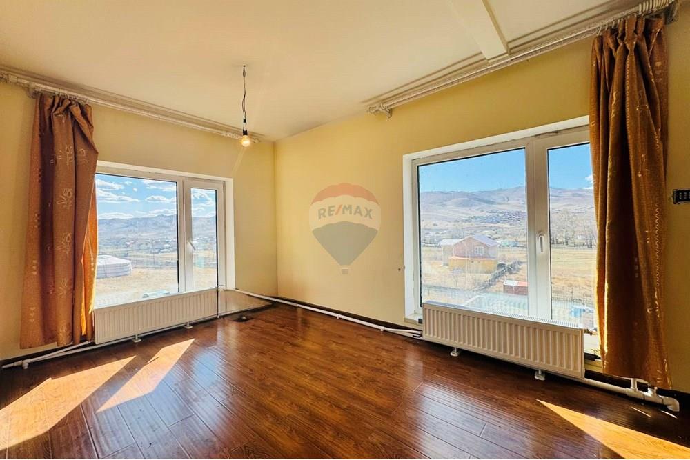 Résidentiel - Maison sur deux niveaux - Баянзүрх, Монгол - MN - 494866768_555405910941999_7667789586042287079_n.jpg - 119012241-181