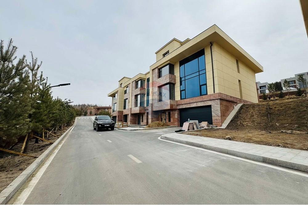 Residential - Townhouse - Bayanzurkh, Mongolia - MN - 490989127_590847943274408_8630030828779719148_n.jpg - 119030102-389