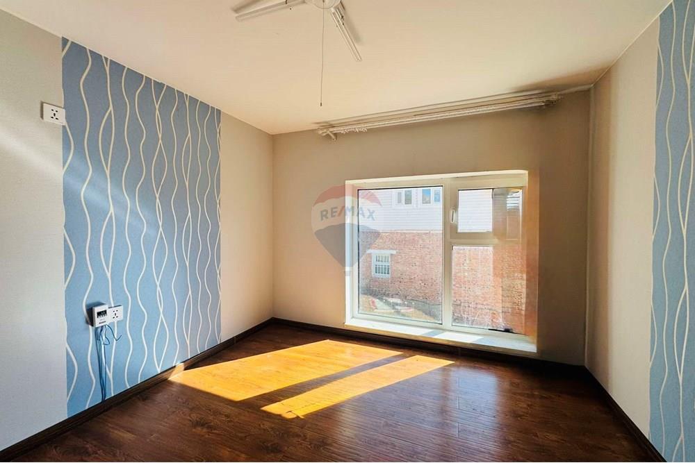 Résidentiel - Maison sur deux niveaux - Баянзүрх, Монгол - MN - 495264653_667757589400516_1232152906981237557_n.jpg - 119012241-181