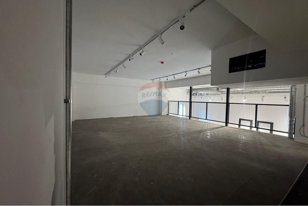 Commercieel - Laden/Einzelhandel - Баянзүрх, Монгол - MN - IMG_0195.jpeg - 119012221-511