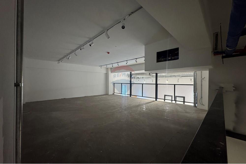 Commercieel - Laden/Einzelhandel - Баянзүрх, Монгол - MN - IMG_0196.jpeg - 119012221-511