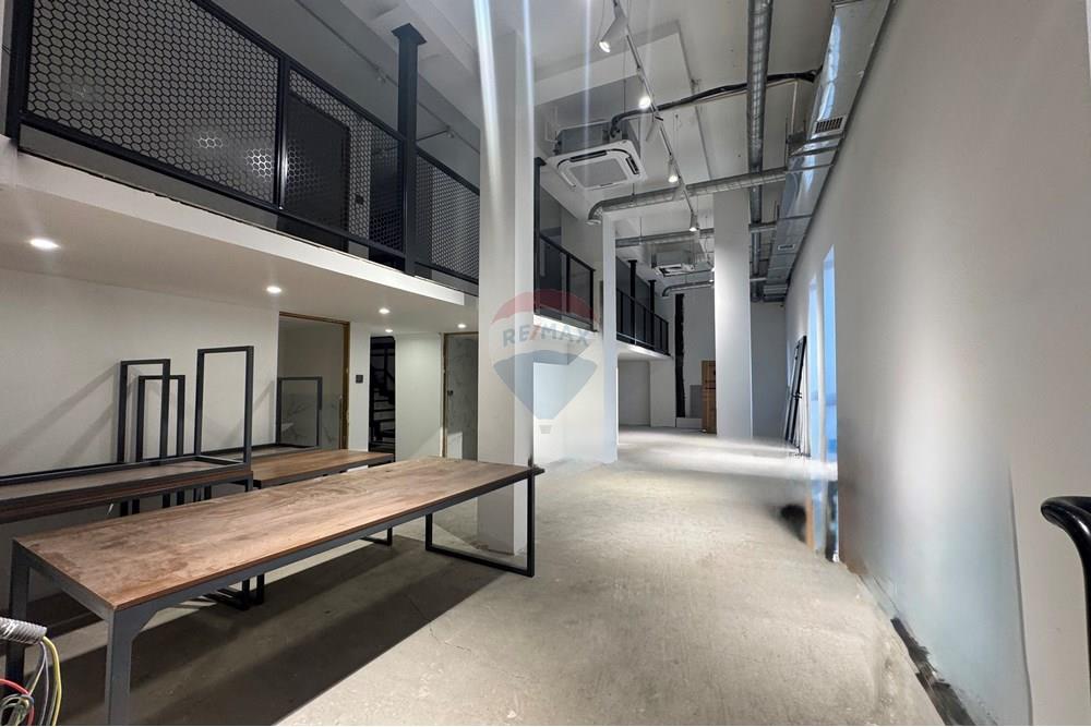 Commercieel - Laden/Einzelhandel - Баянзүрх, Монгол - MN - IMG_0201.jpeg - 119012221-511