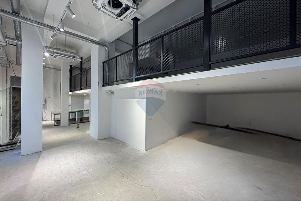 Commercieel - Laden/Einzelhandel - Баянзүрх, Монгол - MN - IMG_0203.jpeg - 119012221-511