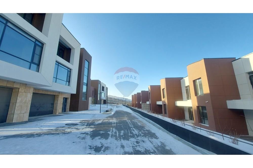 Rezidencijalno - Kuća s polukatovima - Баянзүрх, Монгол - MN - 3.jpg - 119057042-25