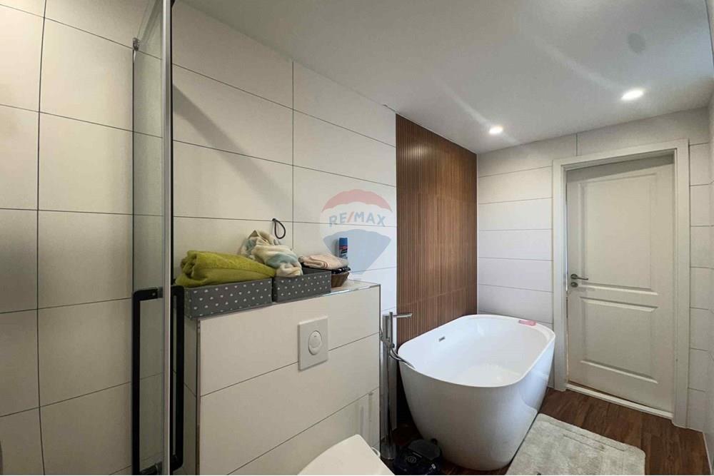 Residential - Parking - Khan-Uul, Mongolia - MN - 153cf21e-1351-4ffb-b4b9-c2c133dbd173.jpg - 119012121-707