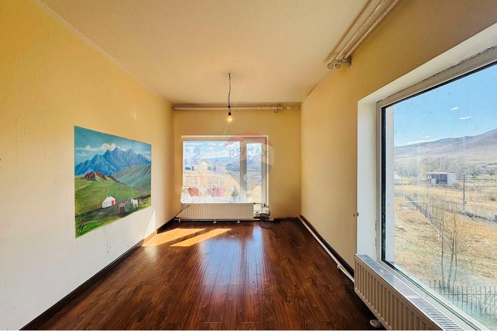 Résidentiel - Maison sur deux niveaux - Баянзүрх, Монгол - MN - 495269549_1099467025309669_2332776919120960353_n.jpg - 119012241-181