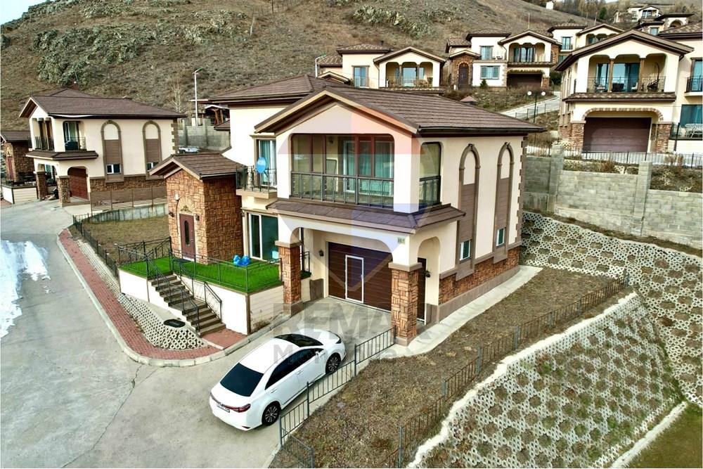 Residential - Two Level House - Sukhbaatar, Mongolia - MN - 6b2bbefc-0927-4270-be40-bac51c6b2d7c.jpg - 119012418-310