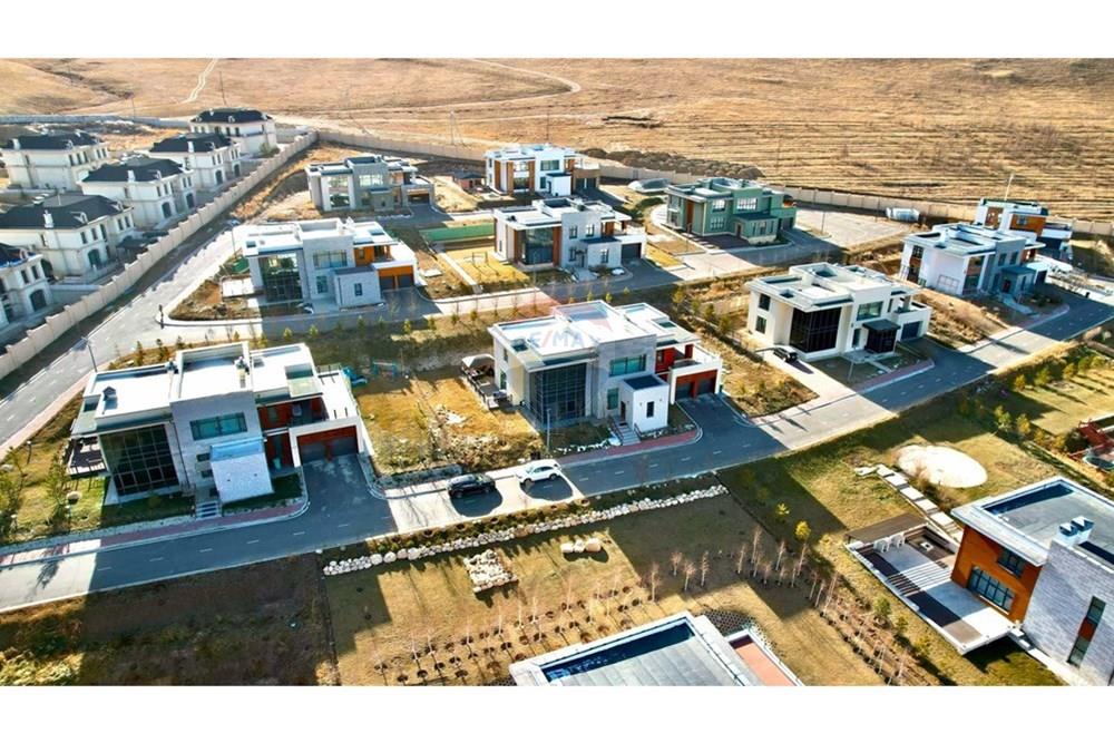 Residential - Two Level House - Khan-Uul, Mongolia - MN - b4756748-c0c6-4b69-892a-955d6d5d3ec6.jpg - 119030097-315