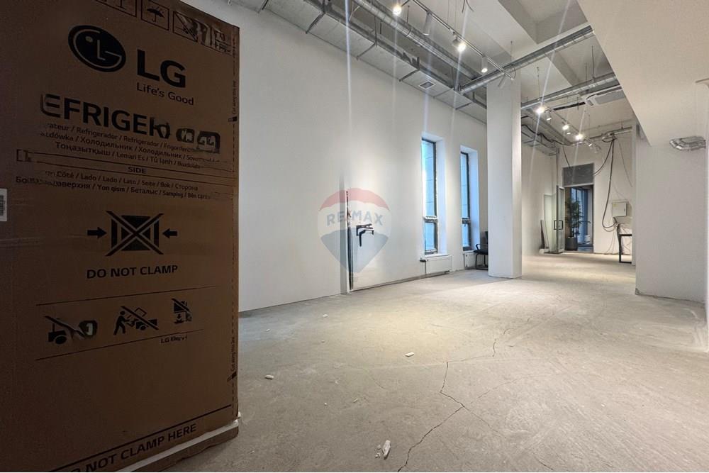 Commercieel - Laden/Einzelhandel - Баянзүрх, Монгол - MN - IMG_0204.jpeg - 119012221-511