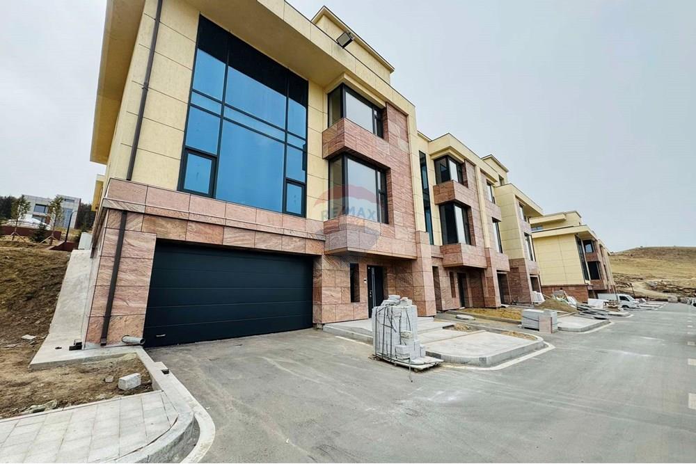 Residential - Townhouse - Bayanzurkh, Mongolia - MN - 490741725_691331183649290_1793303505844621840_n.jpg - 119030102-389