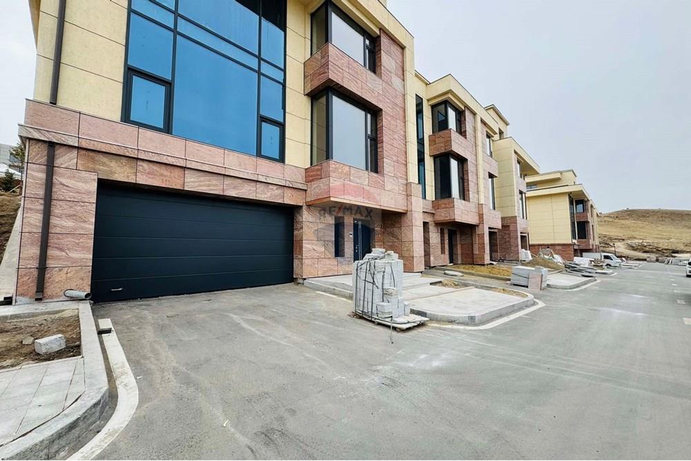 Residential - Townhouse - Bayanzurkh, Mongolia - MN - 490986655_1025857352939429_3916222995659471879_n.jpg - 119030102-389