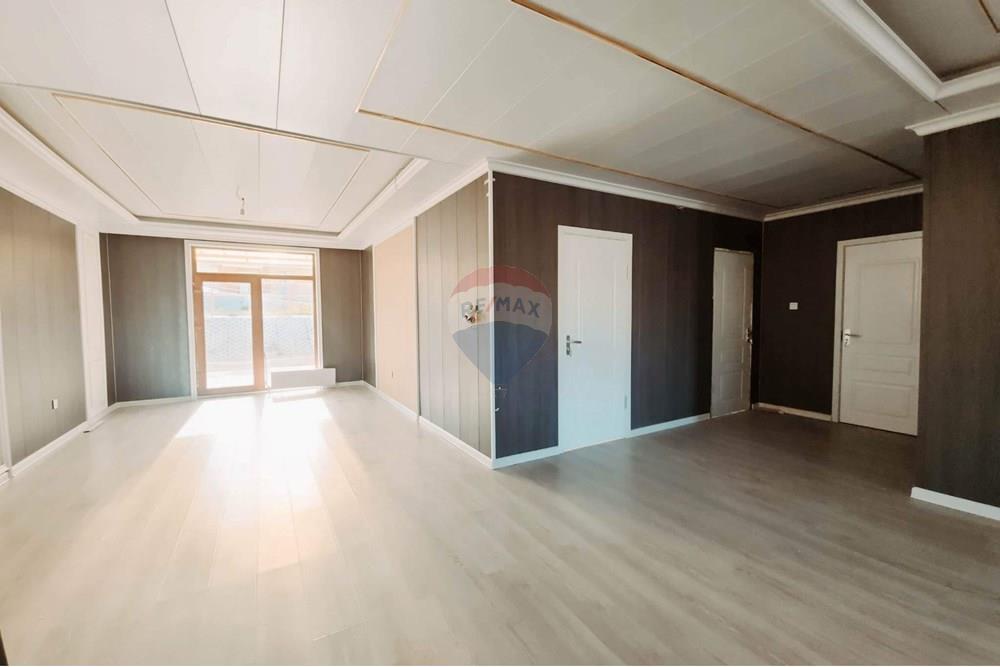 Residencial - Adosado - Сонгинохайрхан, Монгол - MN - 355337739_10159421287223616_2980714214927273494_n.jpg - Living Room Kitchen - 119012145-478