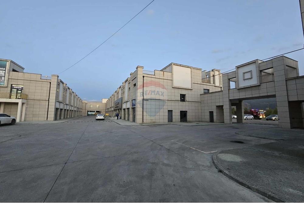 Commercieel - Laden/Einzelhandel - Баянзүрх, Монгол - MN - 1.jpg - 119012395-405