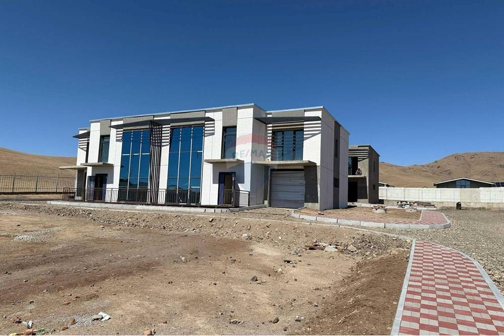 Residential - Townhouse - Khan-Uul, Mongolia - MN - 491face2-037b-4f88-a770-fb98d3d7b795.jpg - 119010115-9