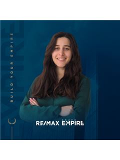 Owner - Naomi Fialho - Gold