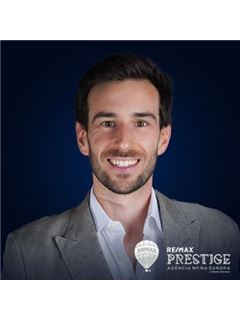 Associate in Training - Ricardo Abrantes - Prestige