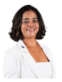 Júlia Batista - Universal