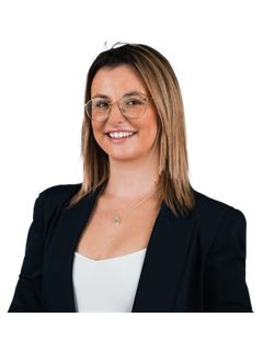 Sara Vale - Universal