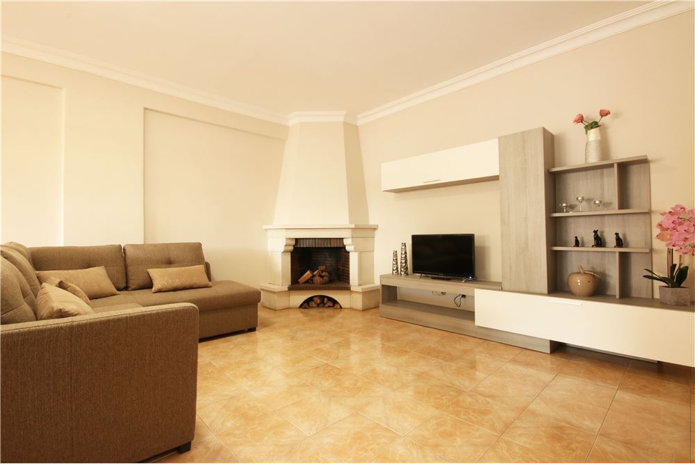 89 SqM: Apartment For Sale, 2 Bedrooms located at Quinta do Barão - Carcavelos e Parede, Cascais | Portugal