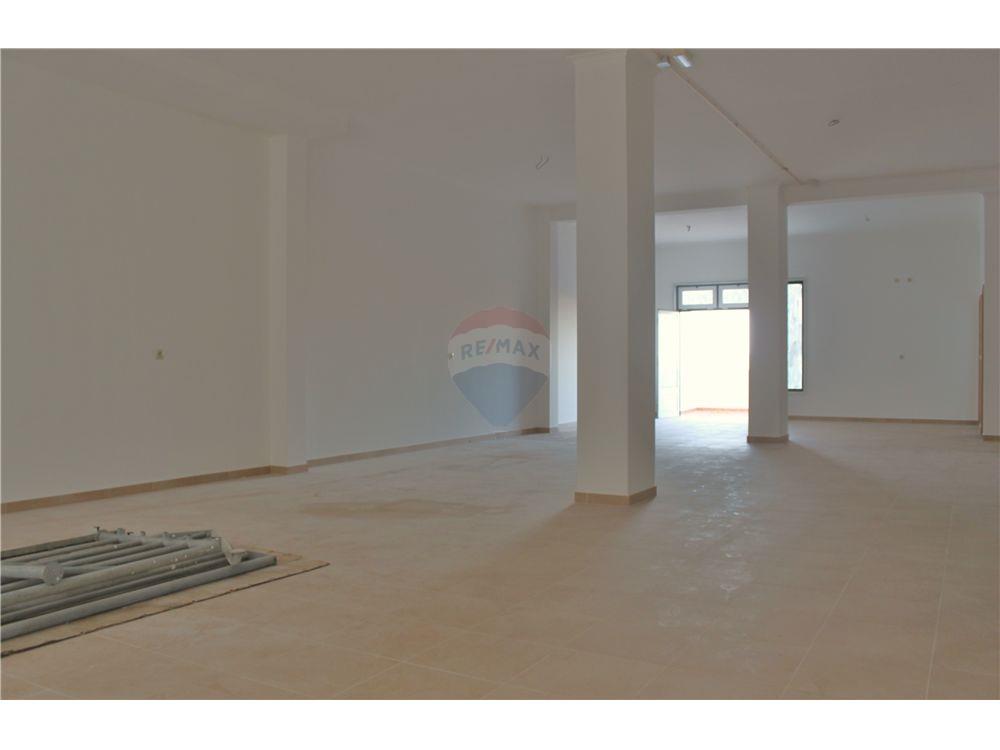 Commercial/Retail - For Sale - Alenquer (Santo Estêvão e Triana), Alenquer - 4 - 120611193-193
