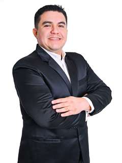 Agente en Entrenamiento - Jorge Luis Menduiña Barriga - RE/MAX Emporio Corporación 1