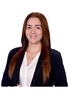 Associate in Training - Tatiana Eguez Parada de Mercado - RE/MAX Norte Equipetrol