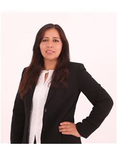Associate in Training - Yolanda Escobar Rengel - RE/MAX Uno
